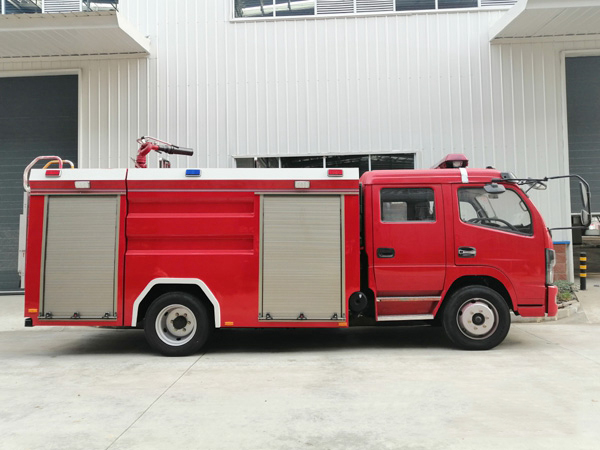 東風(fēng)大多利卡5噸水罐消防車